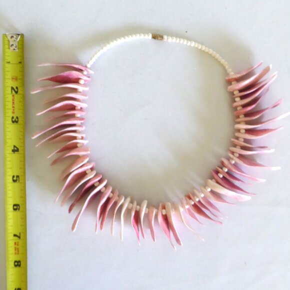 VINTAGE PINK SHELL LEI NECKLACE CHOKER COLLAR 5.5” diameter (PRE-OWNED) - Picture 3 of 8